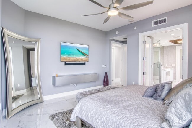 Building Photo - 1 Water Clb Wy