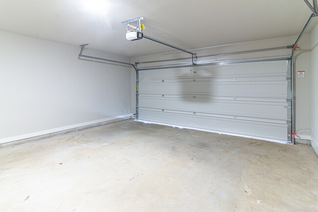 Building Photo - 5403 Big Thicket Ln