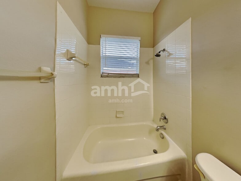 Building Photo - 20052 Bluff Oak Blvd