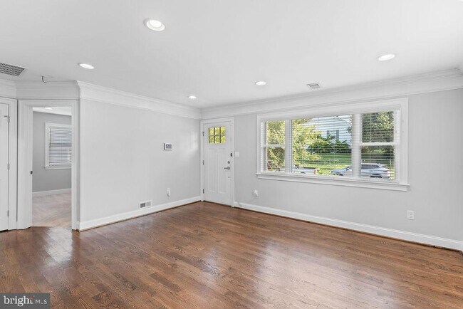 Building Photo - 5803 Ravenswood Rd