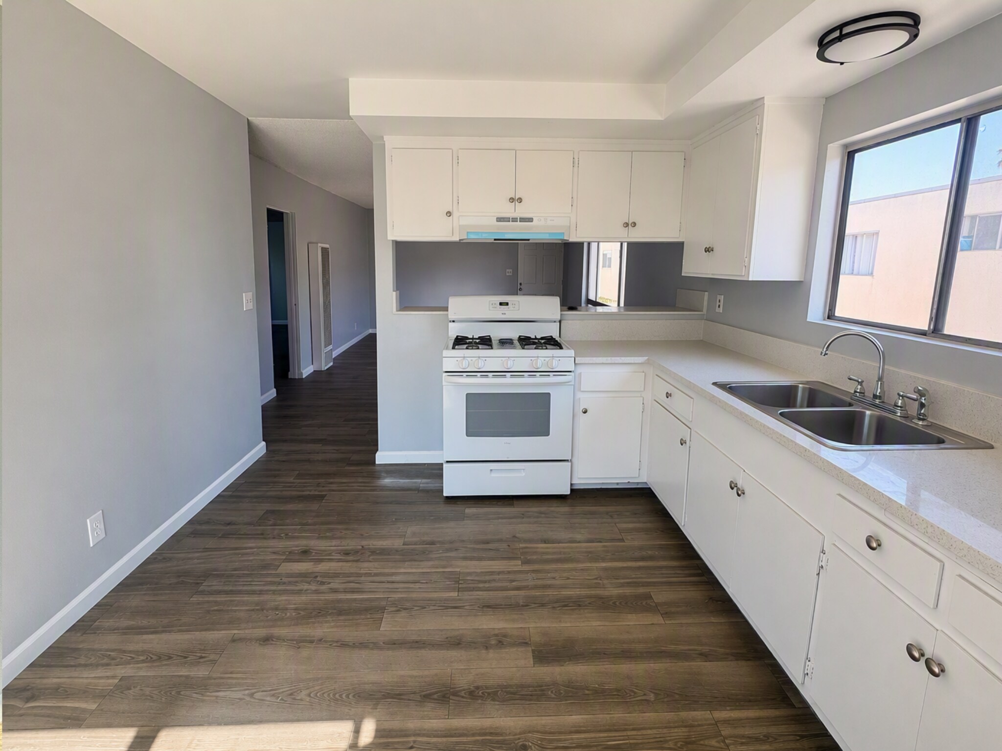 Building Photo - 2939 S Orange Dr