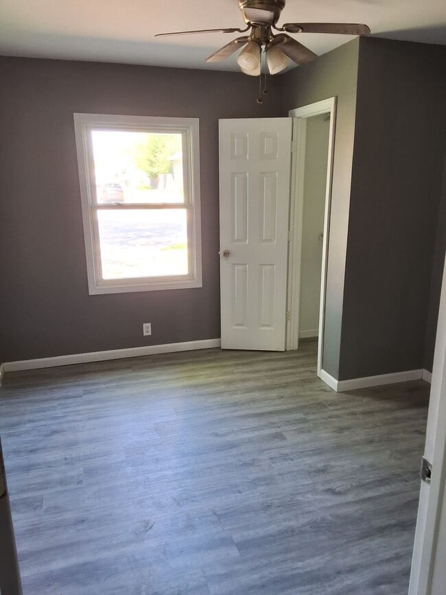 Building Photo - 4 bedrooms/2 bathrooms House
