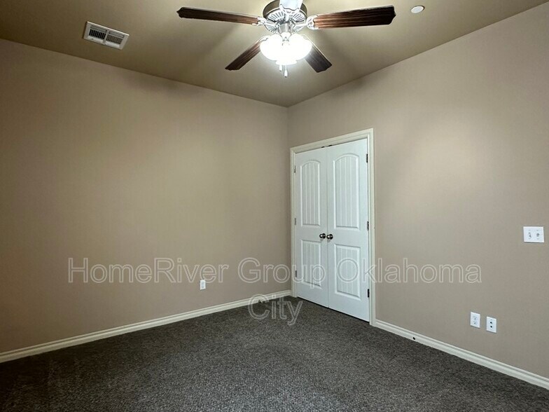 Building Photo - 905 SW 92nd St