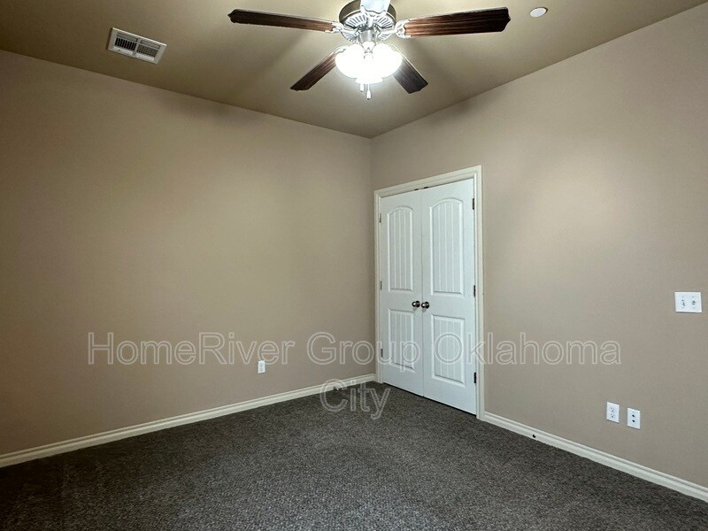 Building Photo - 905 SW 92nd St