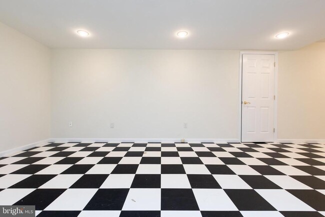 Building Photo - 14209 Floral Park Dr
