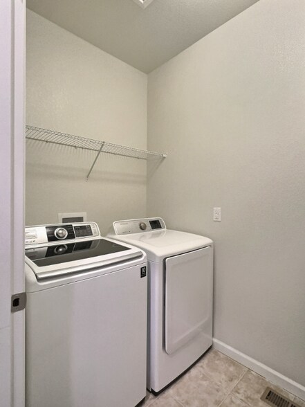 Building Photo - 3832 Ghost Dance Dr