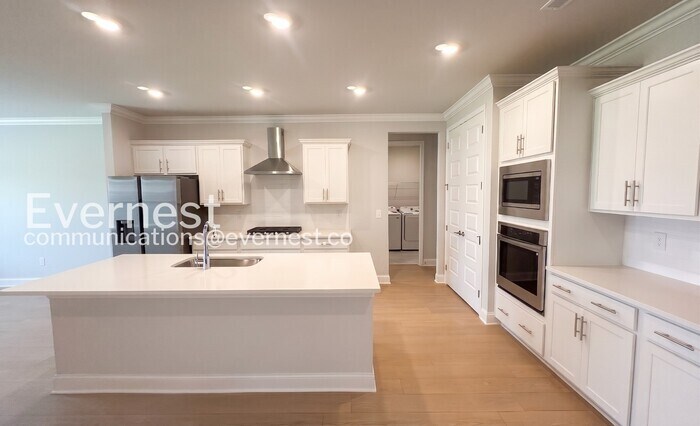Building Photo - 22651 Donahue Dr