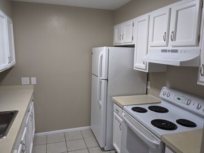 Building Photo - Mountain View 2 Bed 2 Bath 2 Balconies Top Floor Condo-Tons of Amenities