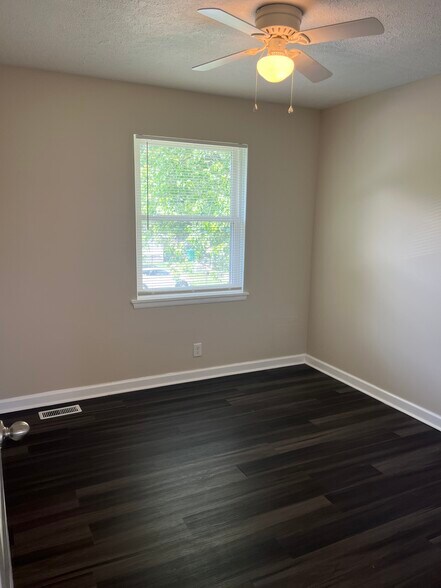 Bedroom 3 - 6610 Vandre Ave
