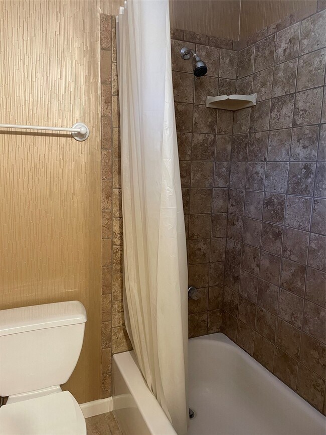 Building Photo - 302 Somerset