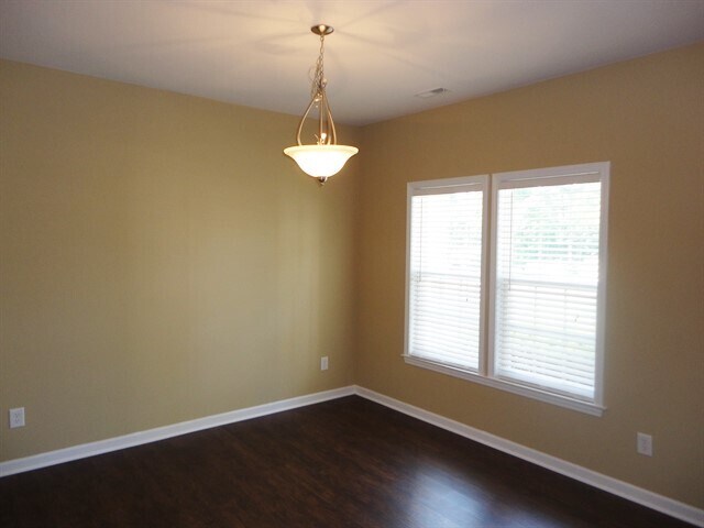 Building Photo - 645 Commander Dr