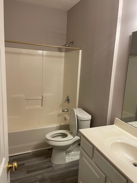 Building Photo - 125 Ashley Park Dr