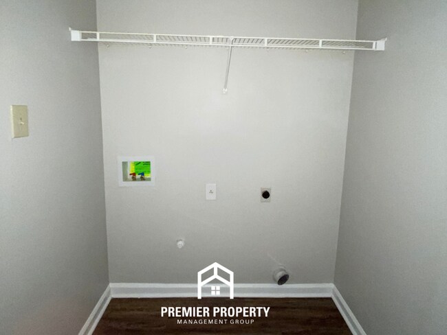 Building Photo - Charming 3BR/2BA Memphis Home with Vaulted Ceilings & Hardwood Floors!
