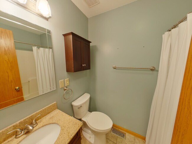 Building Photo - 650 S Highland Dr