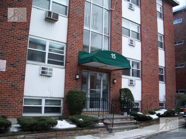 Building Photo - 15 Commonwealth Ct