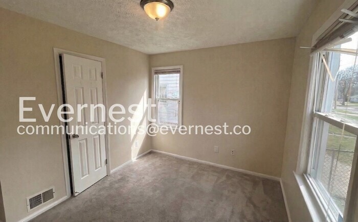 Building Photo - 16913 Lotus Dr