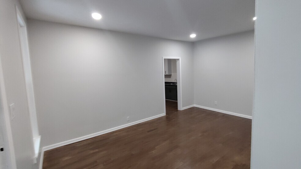 Building Photo - 223 Ash St