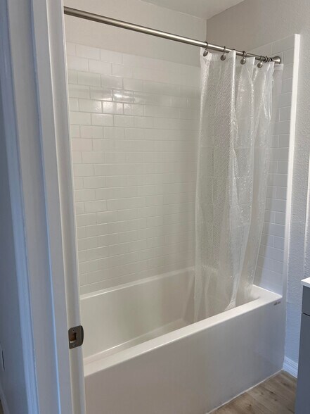 Building Photo - 2592 Grassy Point Dr