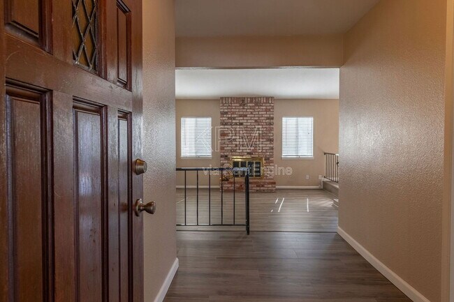 Building Photo - 2930 Angel Dr