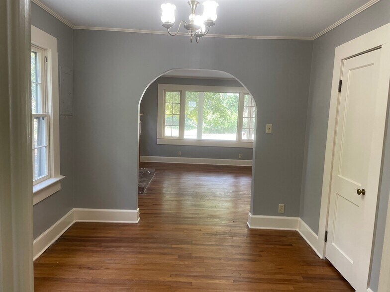 Primary Photo - 930 Dixie Ave