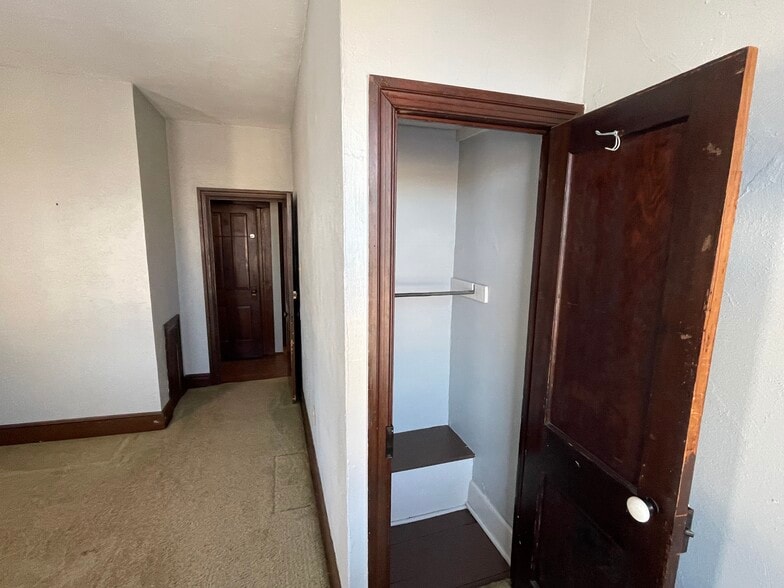 Building Photo - 156 S Broad St