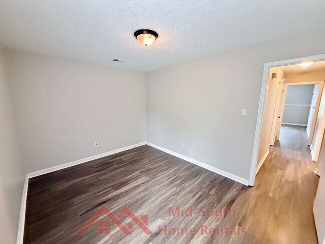 Building Photo - 4505 Villagreen Dr