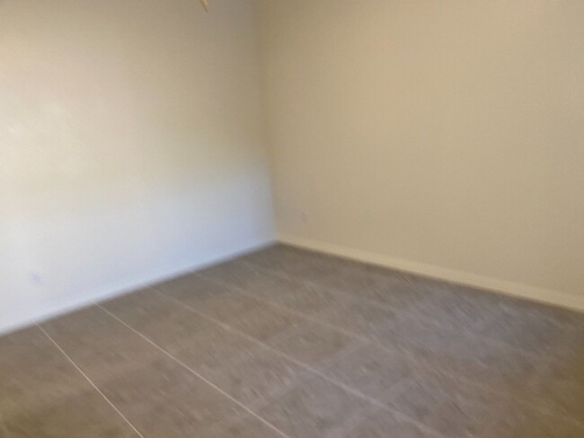 Building Photo - 2 Bedroom in a Gated Community
