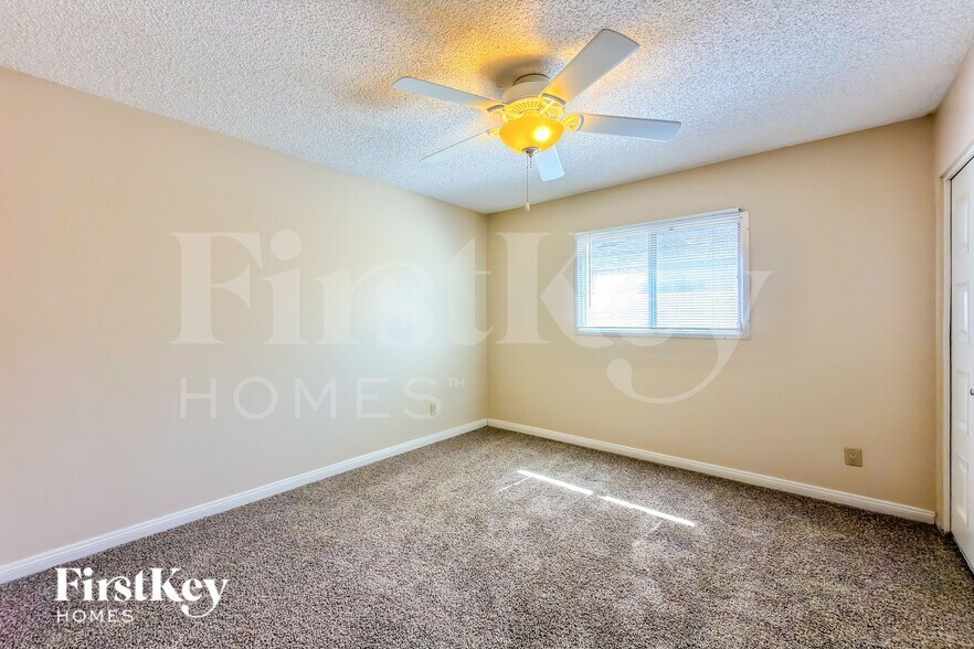 Building Photo - 813 E Todd Dr