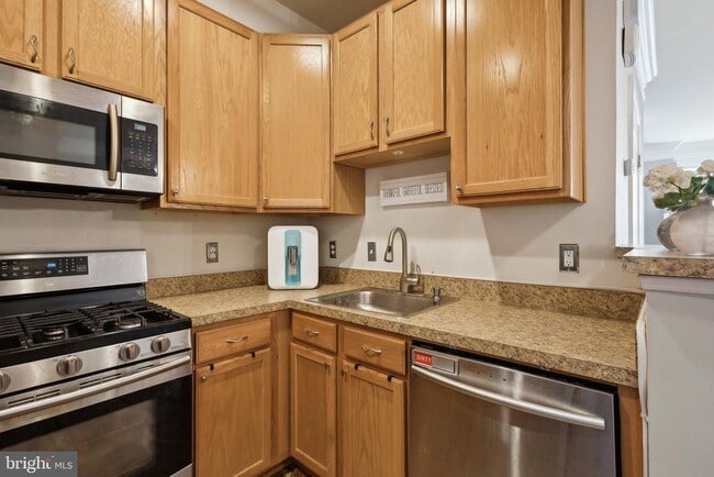 Building Photo - 15211 Lancashire Dr