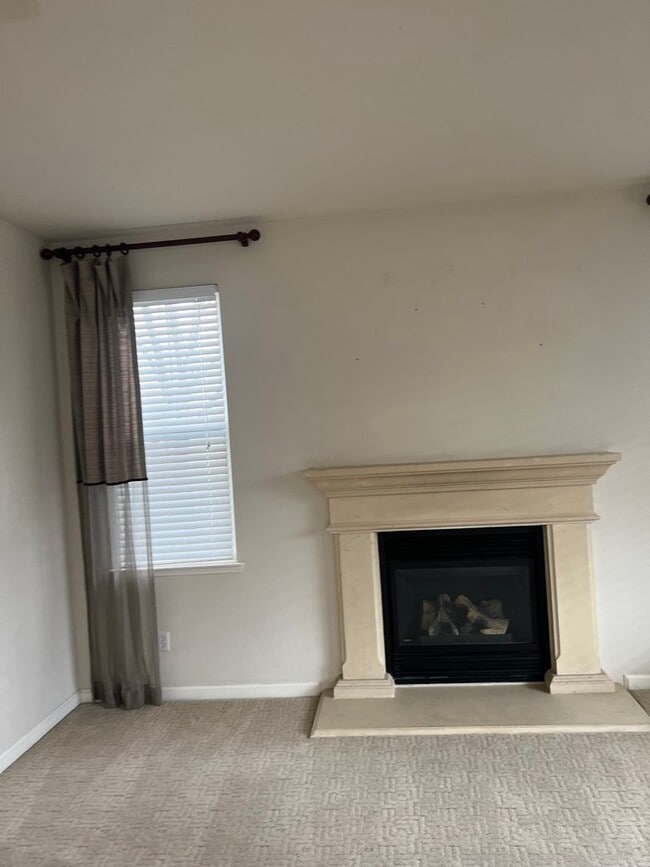 Building Photo - 627 Tradition St