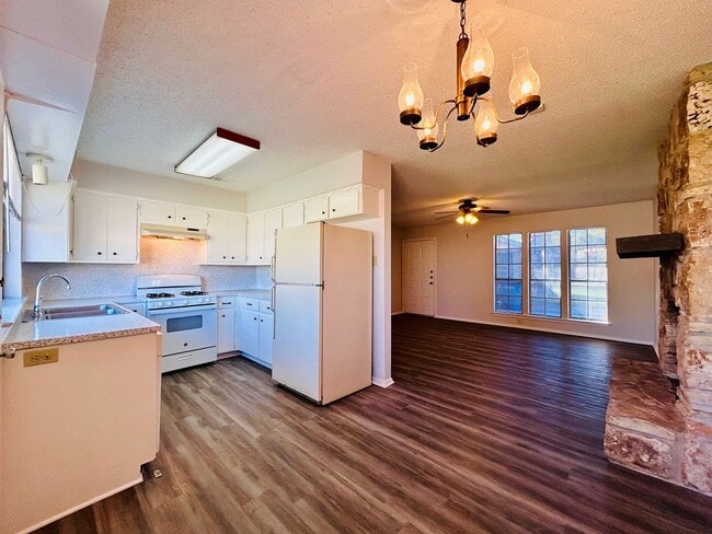 Building Photo - 12005 Charing Cross Rd