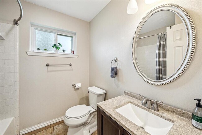 Building Photo - 6227 Creekside Ln
