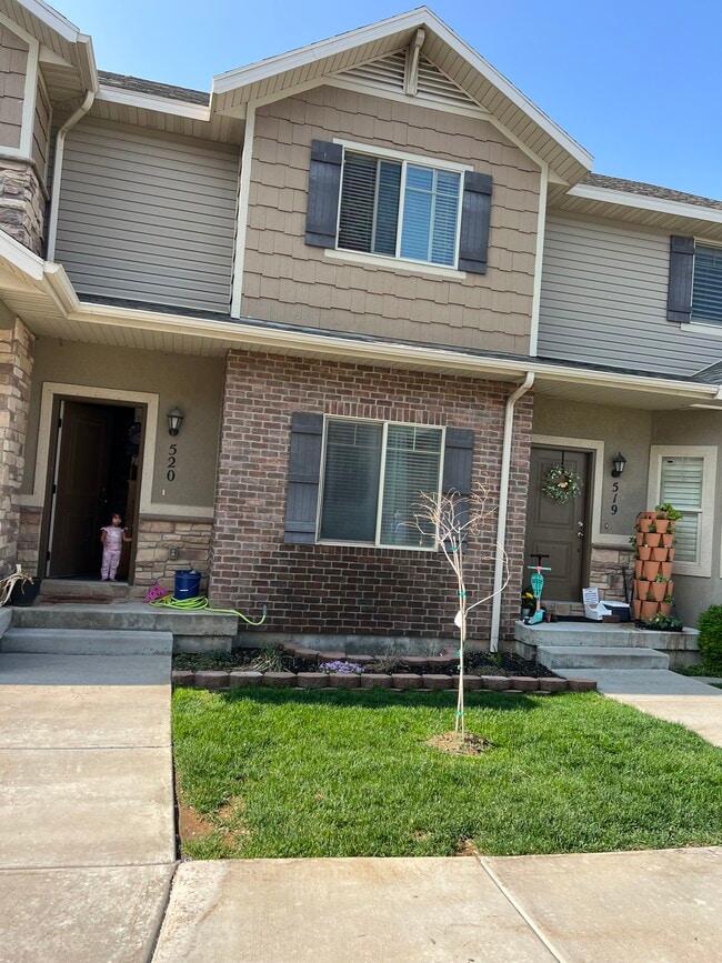 Building Photo - 490 E 700 S