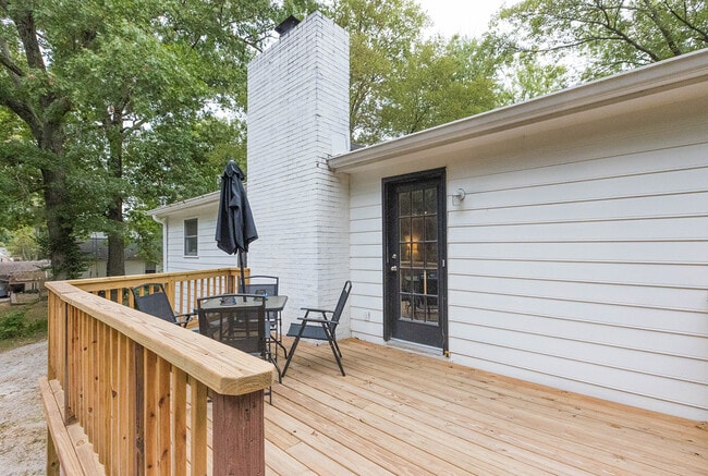 Building Photo - 210 Elliott Ct