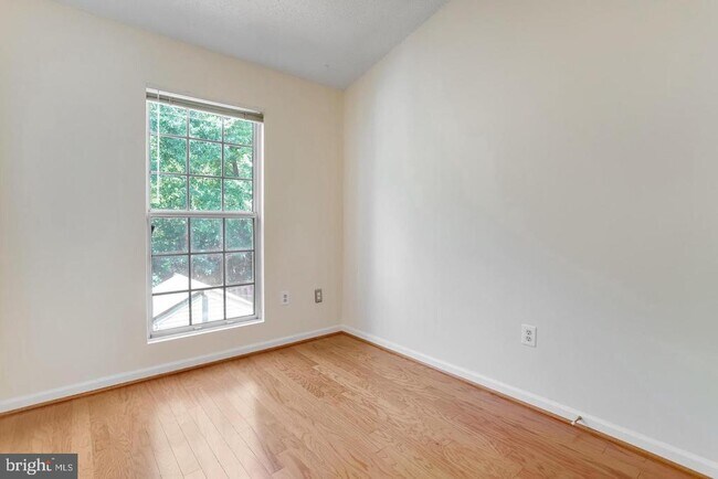 Building Photo - 7170 Westfield Ct