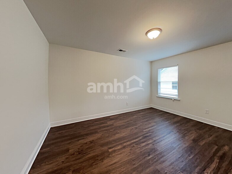 Building Photo - 508 Cash Cir