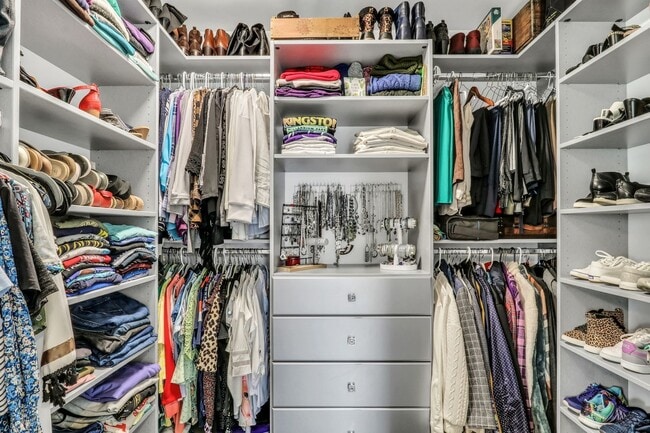 Building Photo - 3227 N Heritage Ln