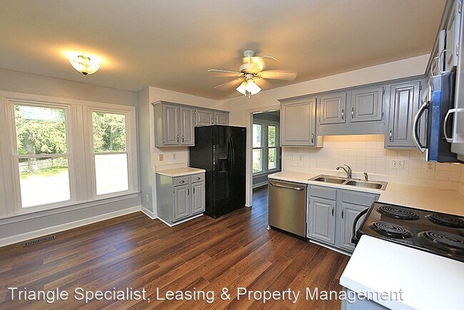 Building Photo - 4 br, 2.5 bath House - 405 St Kitts Court