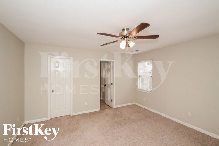 Building Photo - 4005 Cambridge Dr