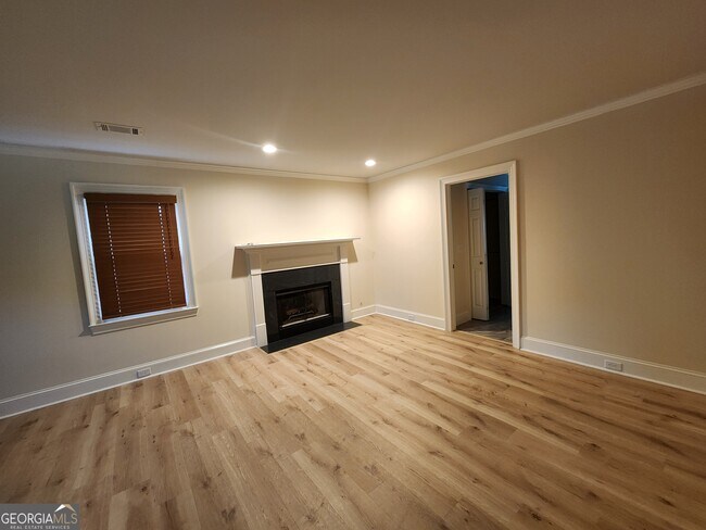 Building Photo - 270 S Shore Dr