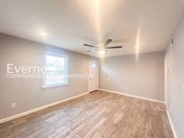 Building Photo - 1408 Lyle Ave