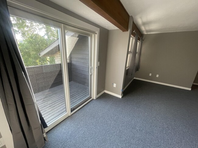 Building Photo - 1613 S Black Ave