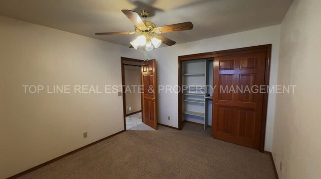 Building Photo - Beautiful Country Custom Home For Rent in Corcoran!