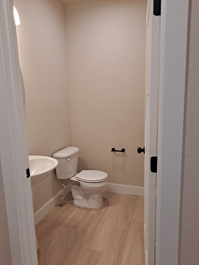 Building Photo - 697 Cabaret Dr