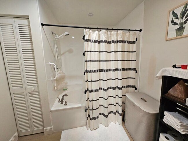 Building Photo - 7976 La Mirada Dr