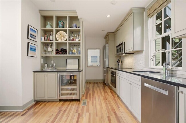 Building Photo - 364 Bellevue Ave