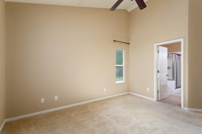 Building Photo - 1120 E Sawgrass Ave