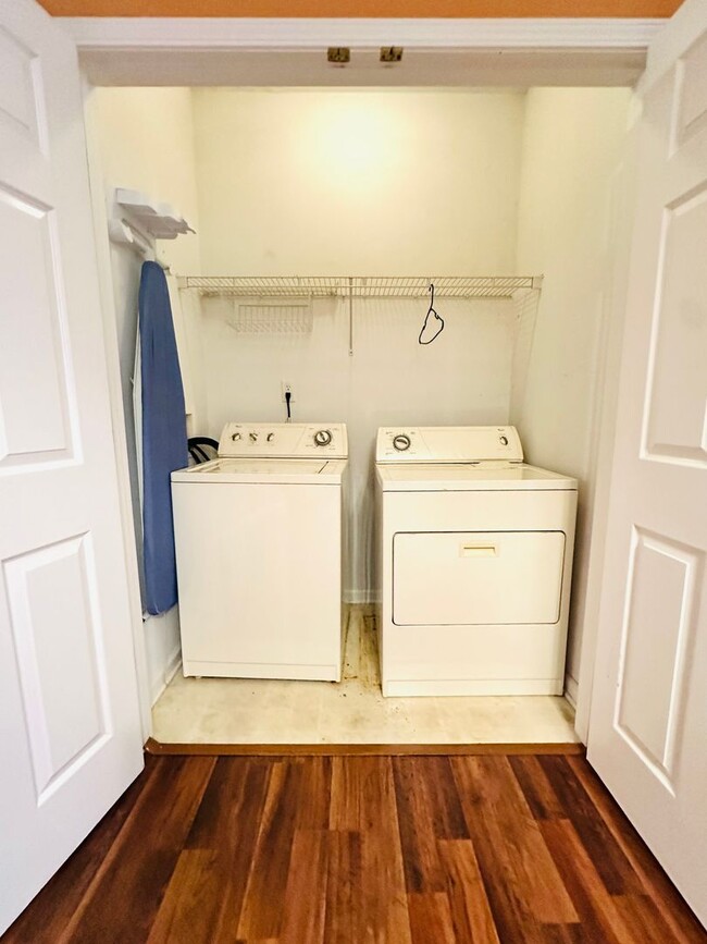 Building Photo - Updated 2 story townhome in Park Duvalle- ...