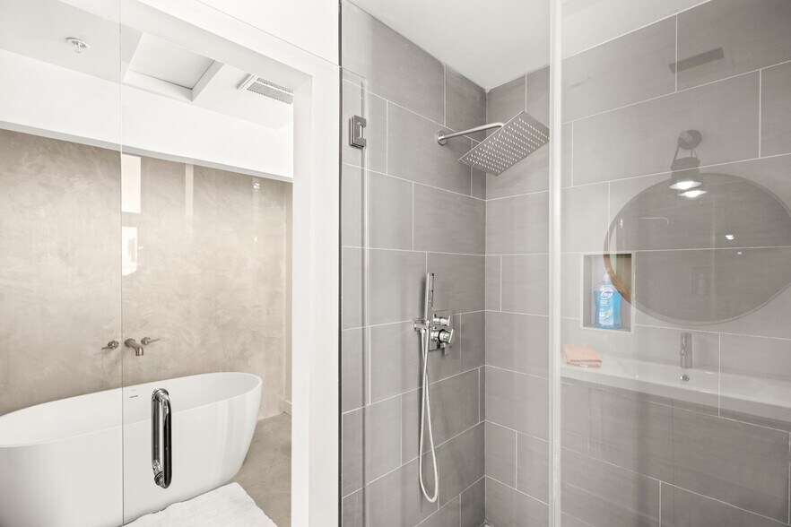 Building Photo - 519 S 6th St