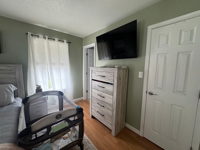 Building Photo - Spacious Three Bedroom Home